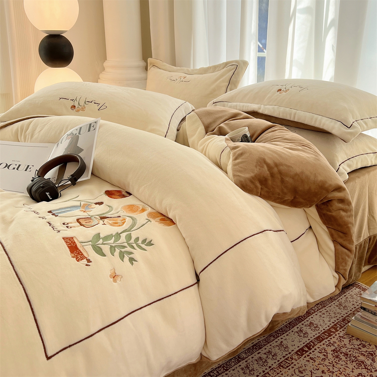 91家纺网 家纺一手货源 找家纺 丽涵家纺 2025新款全工艺消光锦芙绒绣花四件套 奶白咖