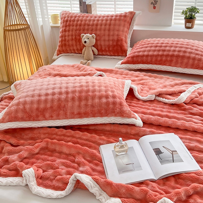 91家纺网 家纺一手货源 找家纺 栩裕纺织 2025新款简约仿兔毛泡泡绒毛毯系列-包边款 海棠粉