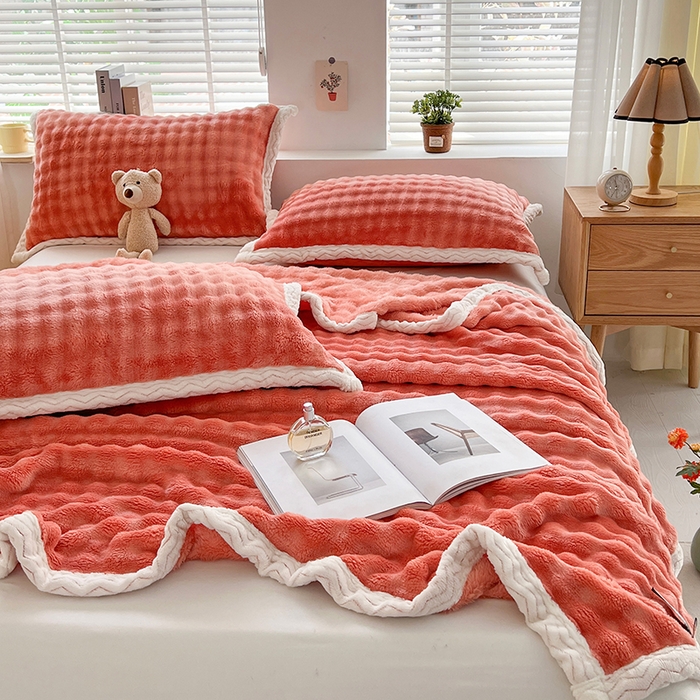 91家纺网 家纺一手货源 找家纺 栩裕纺织 2025新款简约仿兔毛泡泡绒毛毯系列-包边款 海棠粉