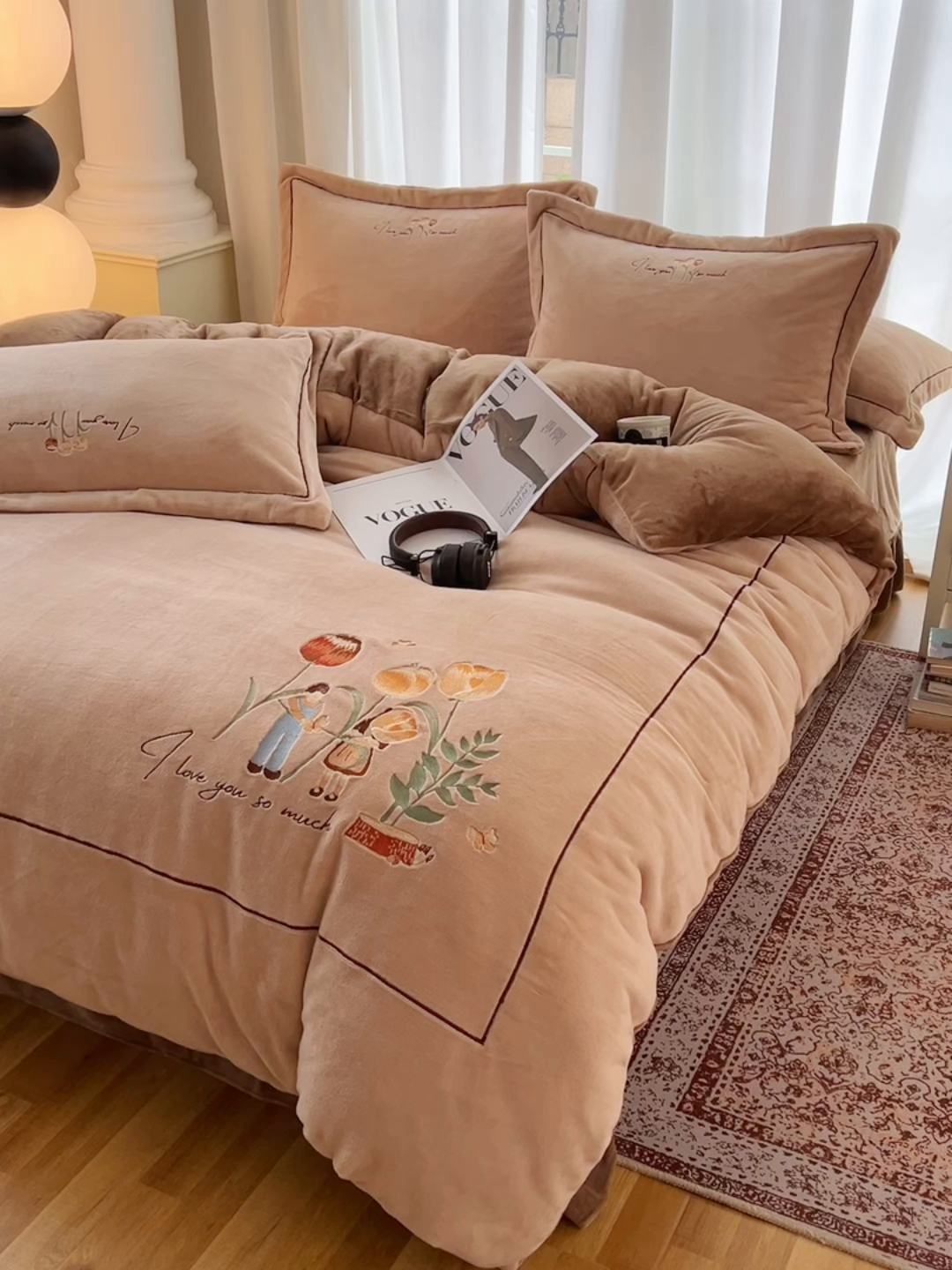 91家纺网 家纺一手货源 找家纺 丽涵家纺 2025新款全工艺消光锦芙绒绣花四件套 浅杏咖