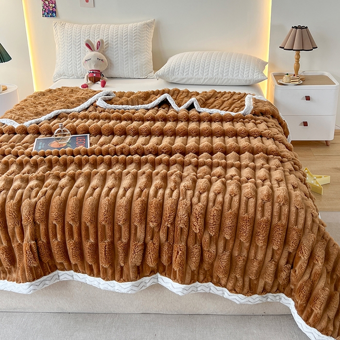 91家纺网 家纺一手货源 找家纺 栩裕纺织 2025新款仿裘皮兔绒毛毯竹节绒包边款 咖色