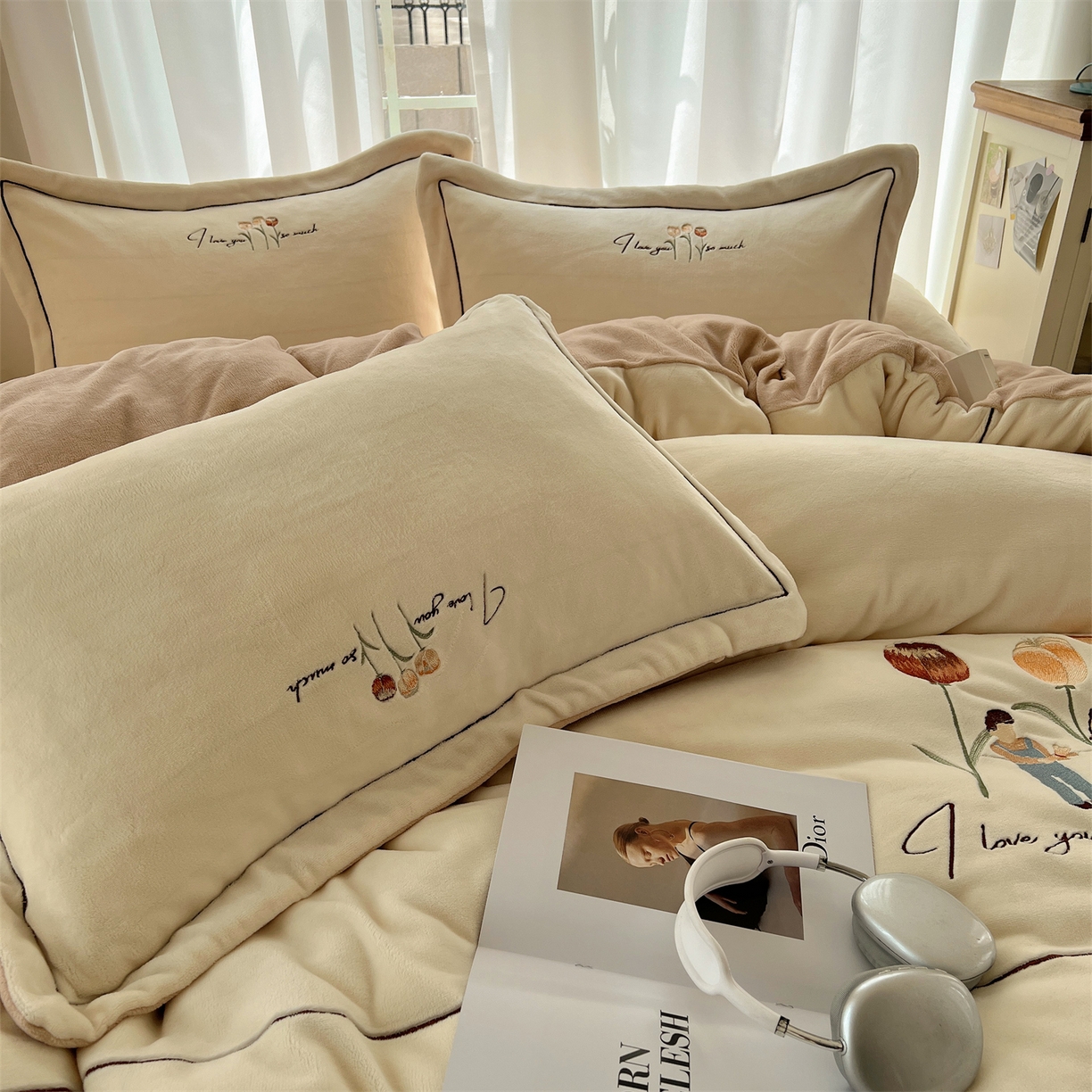 91家纺网 家纺一手货源 找家纺 丽涵家纺 2025新款全工艺消光锦芙绒绣花四件套 奶白杏