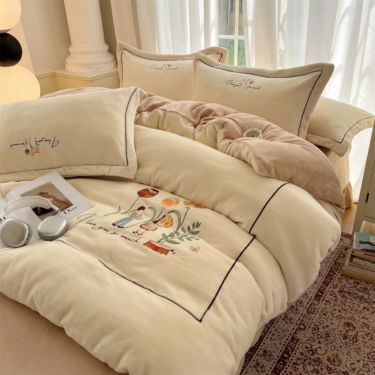 91家纺网 家纺一手货源 找家纺 丽涵家纺 2025新款全工艺消光锦芙绒绣花四件套 奶白杏