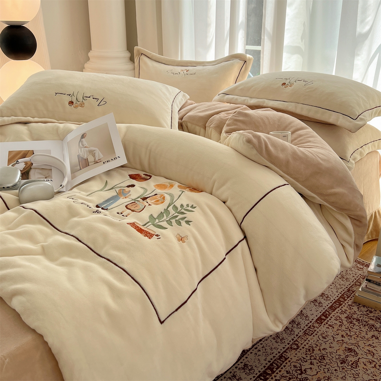 91家纺网 家纺一手货源 找家纺 丽涵家纺 2025新款全工艺消光锦芙绒绣花四件套 奶白杏