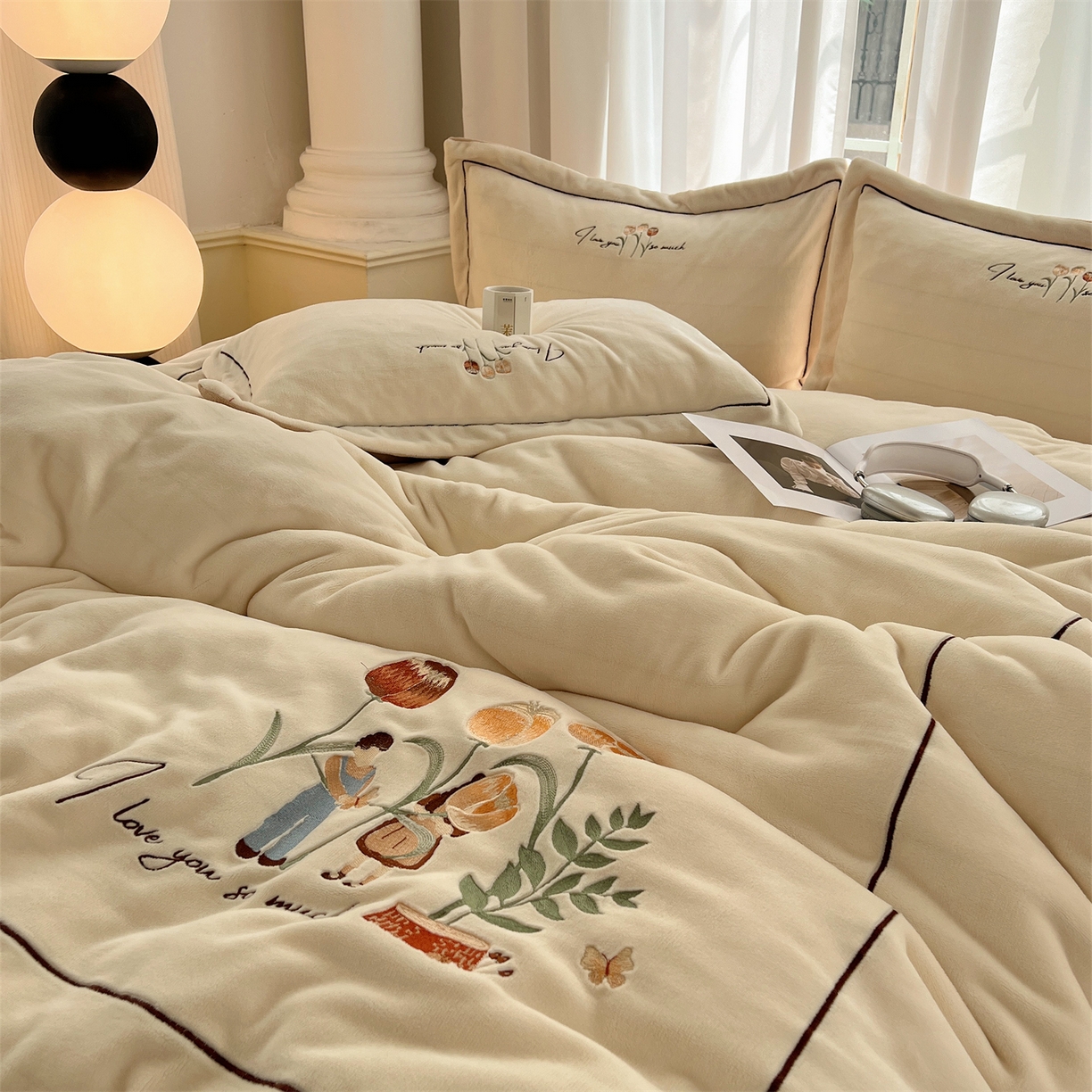 91家纺网 家纺一手货源 找家纺 丽涵家纺 2025新款全工艺消光锦芙绒绣花四件套 奶白杏