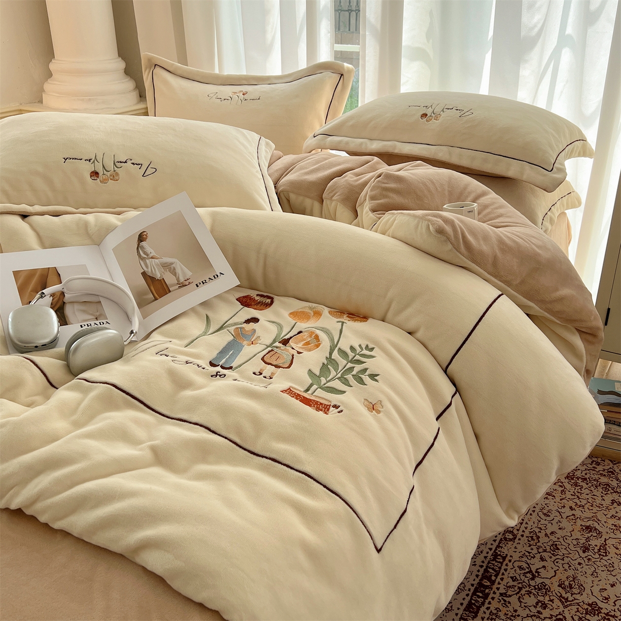 91家纺网 家纺一手货源 找家纺 丽涵家纺 2025新款全工艺消光锦芙绒绣花四件套 奶白杏