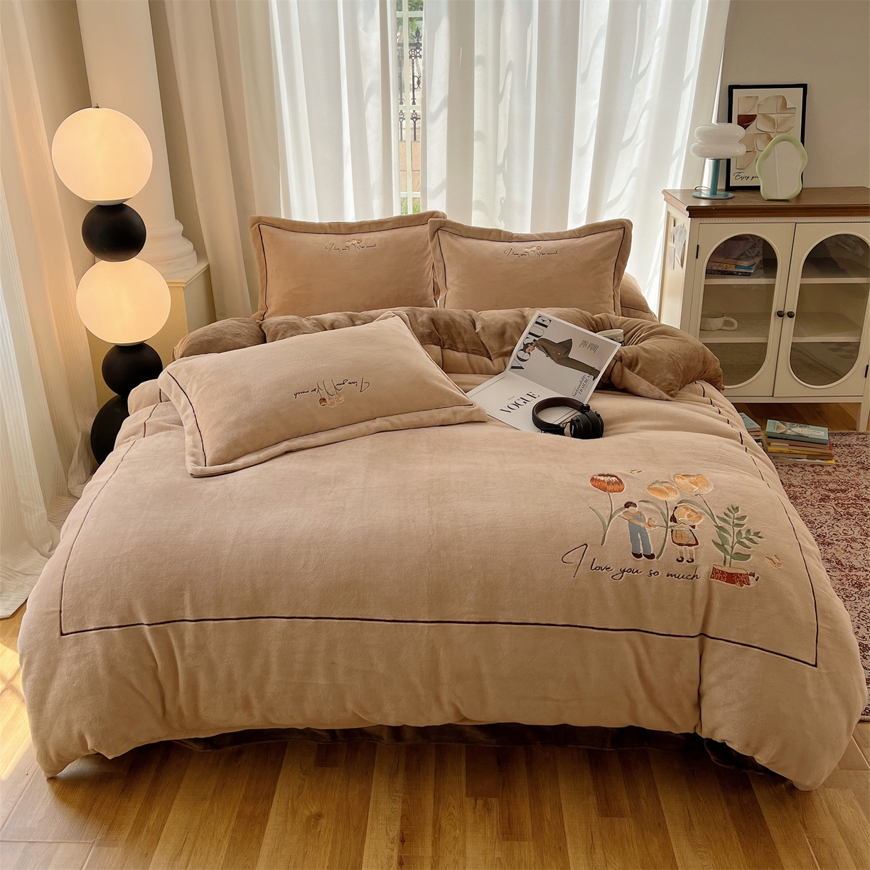 91家纺网 家纺一手货源 找家纺 丽涵家纺 2025新款全工艺消光锦芙绒绣花四件套 浅杏咖