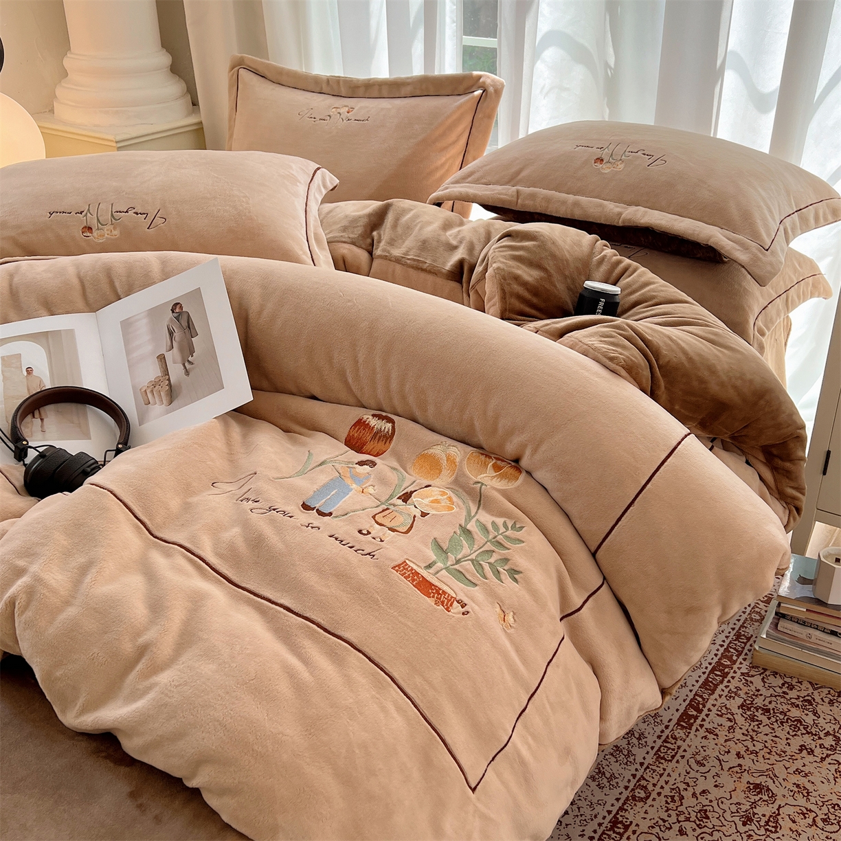 丽涵家纺 2025新款全工艺消光锦芙绒绣花四件套 浅杏咖