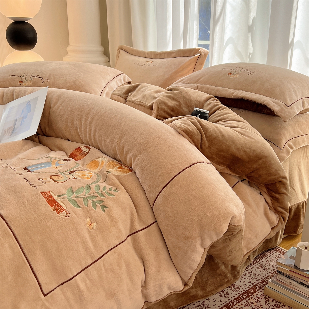 91家纺网 家纺一手货源 找家纺 丽涵家纺 2025新款全工艺消光锦芙绒绣花四件套 浅杏咖