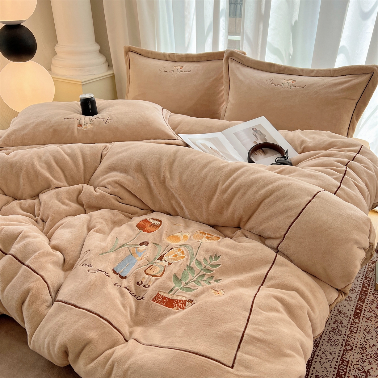 91家纺网 家纺一手货源 找家纺 丽涵家纺 2025新款全工艺消光锦芙绒绣花四件套 浅杏咖