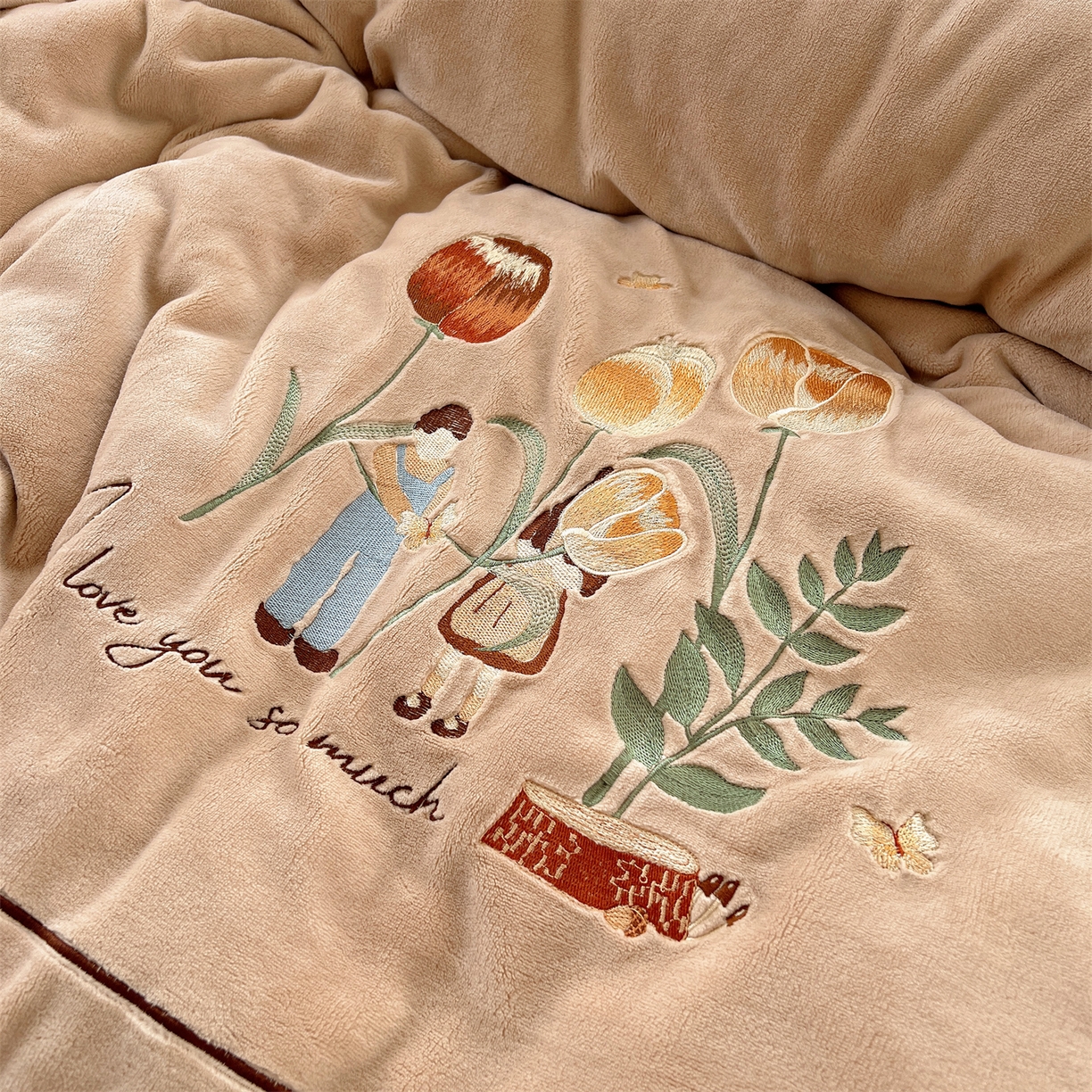 91家纺网 家纺一手货源 找家纺 丽涵家纺 2025新款全工艺消光锦芙绒绣花四件套 浅杏咖