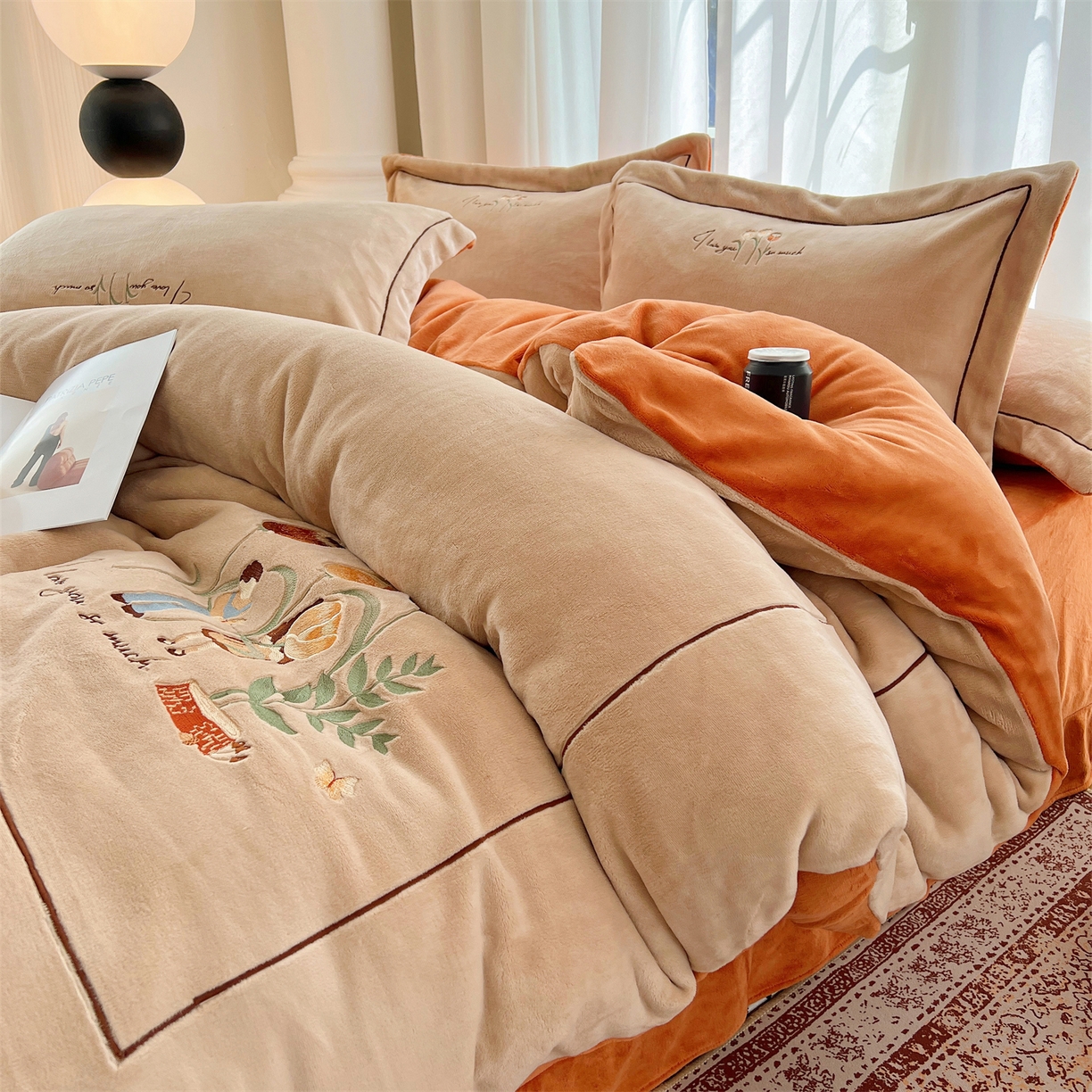 91家纺网 家纺一手货源 找家纺 丽涵家纺 2025新款全工艺消光锦芙绒绣花四件套 杏橘色