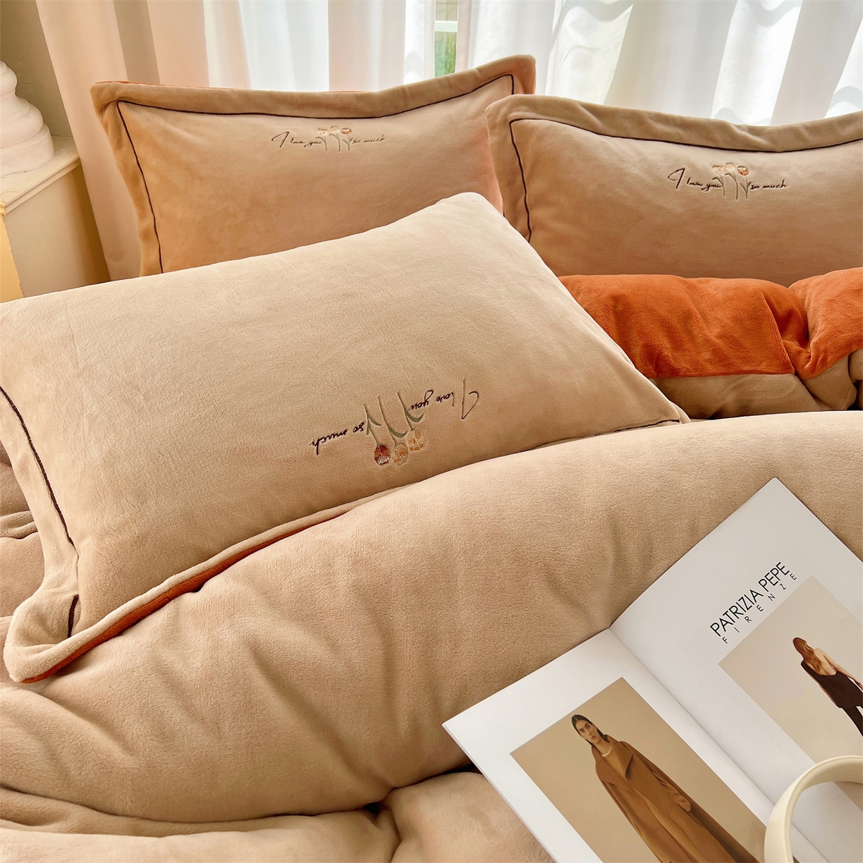 91家纺网 家纺一手货源 找家纺 丽涵家纺 2025新款全工艺消光锦芙绒绣花四件套 杏橘色