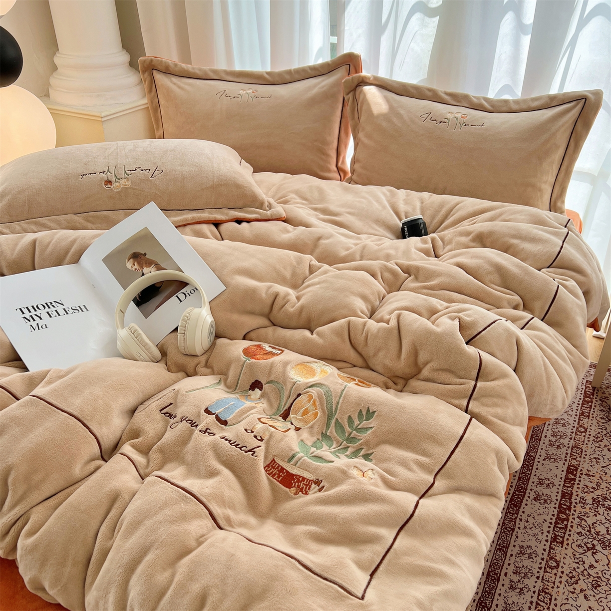 91家纺网 家纺一手货源 找家纺 丽涵家纺 2025新款全工艺消光锦芙绒绣花四件套 杏橘色