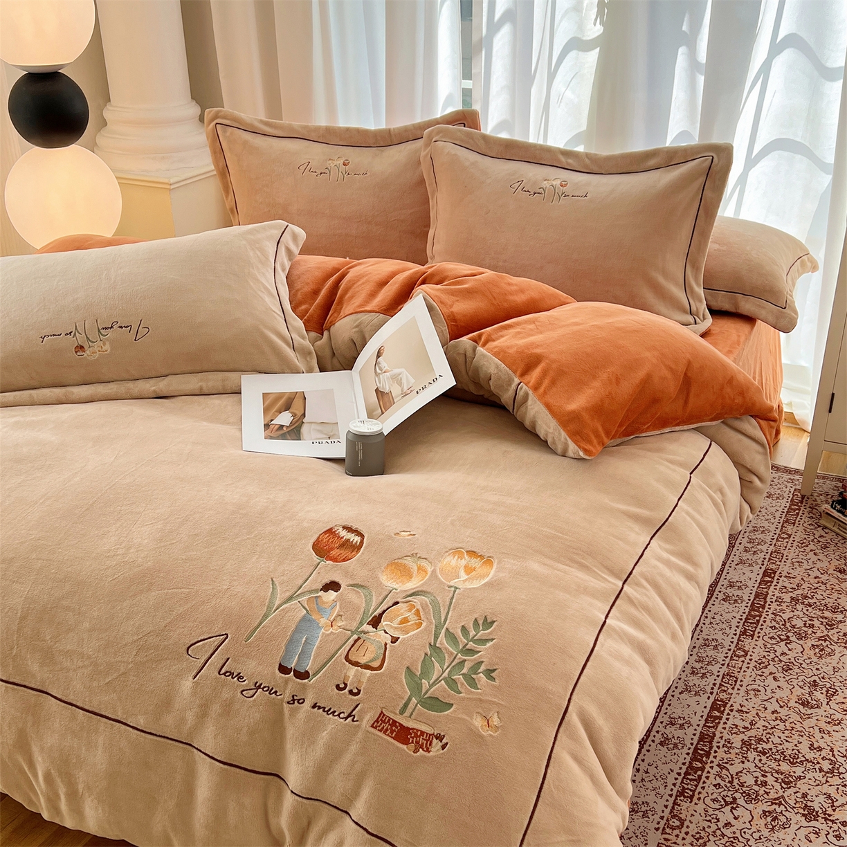 91家纺网 家纺一手货源 找家纺 丽涵家纺 2025新款全工艺消光锦芙绒绣花四件套 杏橘色