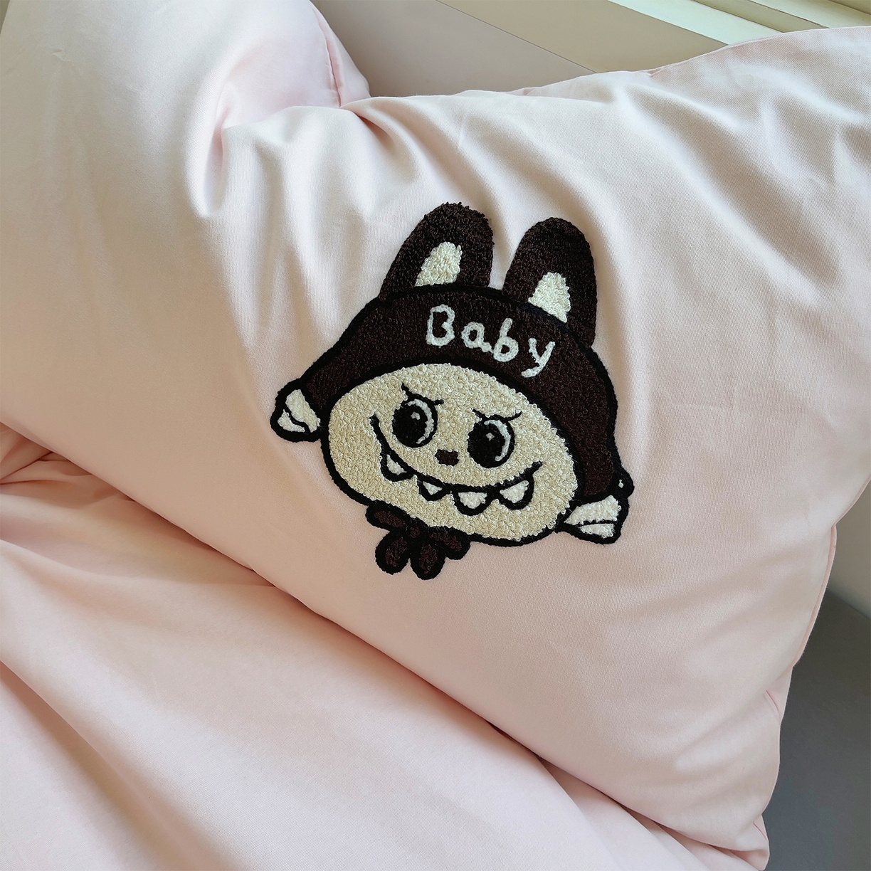 91家纺网 家纺一手货源 找家纺 炫拼家纺 2025新款全棉磨毛卡通毛巾绣加厚纯棉四件套-可梦系列 可梦-好学布布