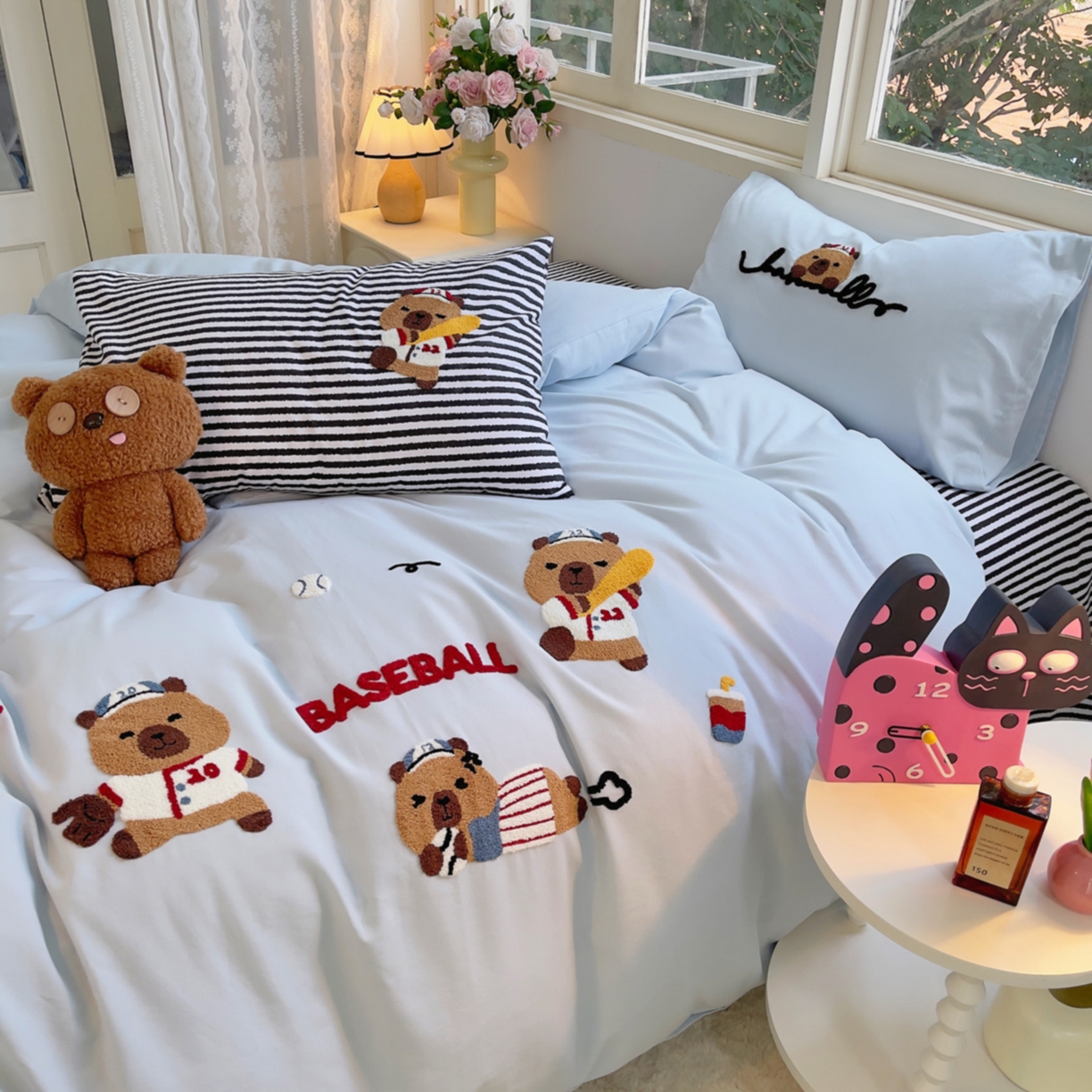 91家纺网 家纺一手货源 找家纺 炫拼家纺 2025新款全棉磨毛卡通毛巾绣加厚纯棉四件套-可梦系列 可梦-棒球卡皮