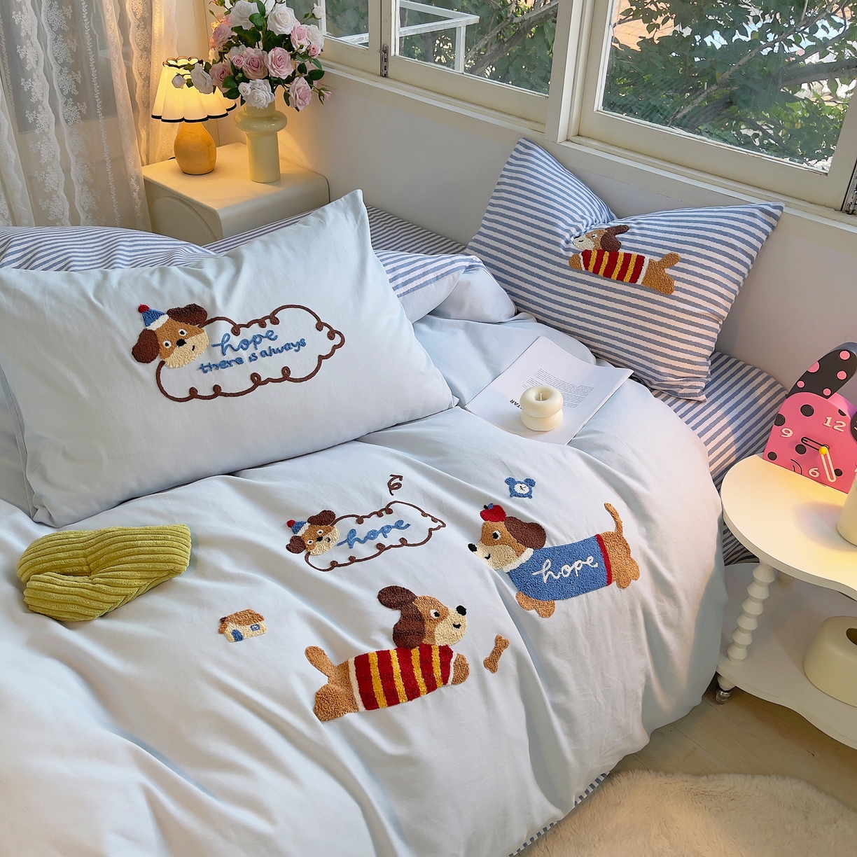 91家纺网 家纺一手货源 找家纺 炫拼家纺 2025新款全棉磨毛卡通毛巾绣加厚纯棉四件套-可梦系列 可梦-腊肠狗米多