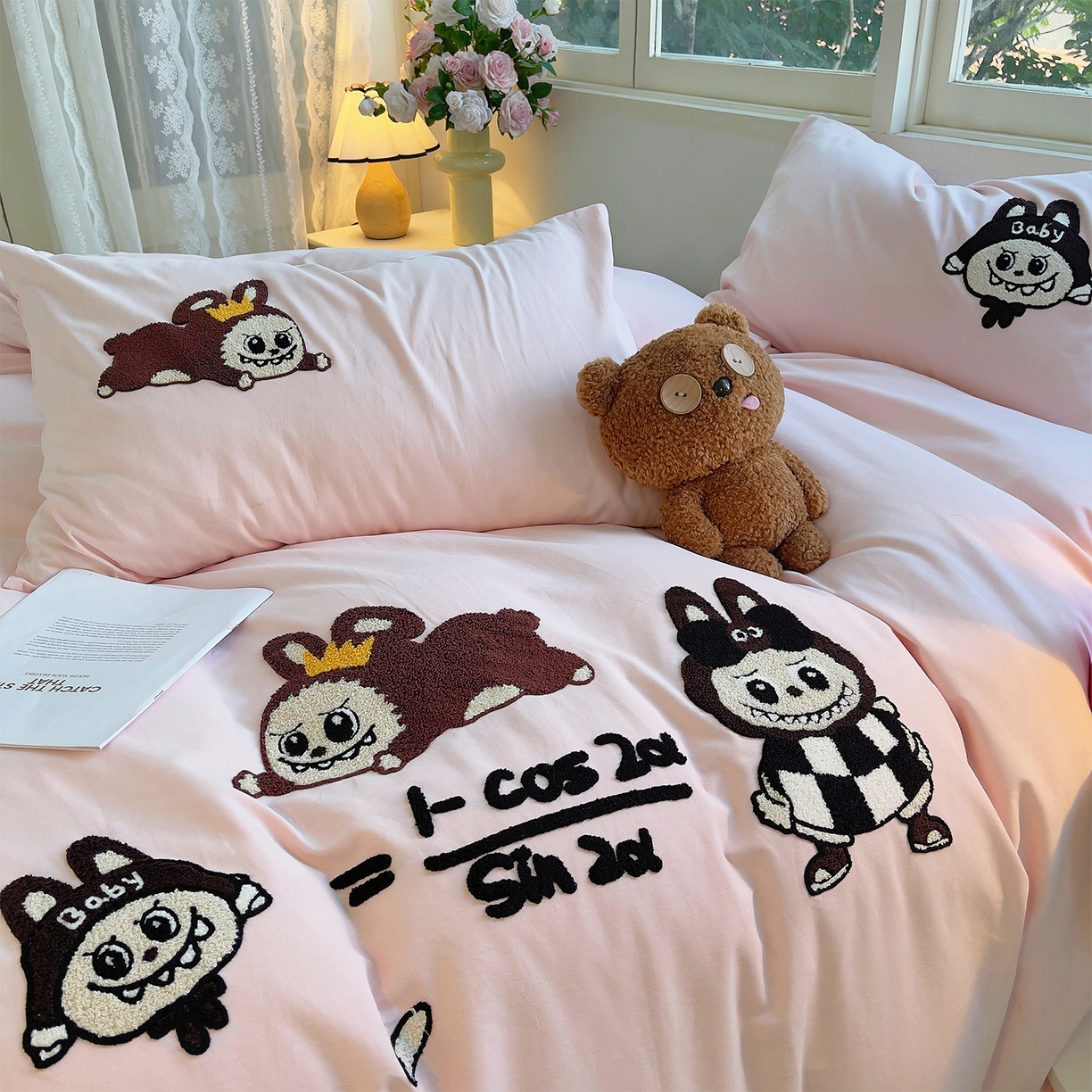 91家纺网 家纺一手货源 找家纺 炫拼家纺 2025新款全棉磨毛卡通毛巾绣加厚纯棉四件套-可梦系列 可梦-好学布布