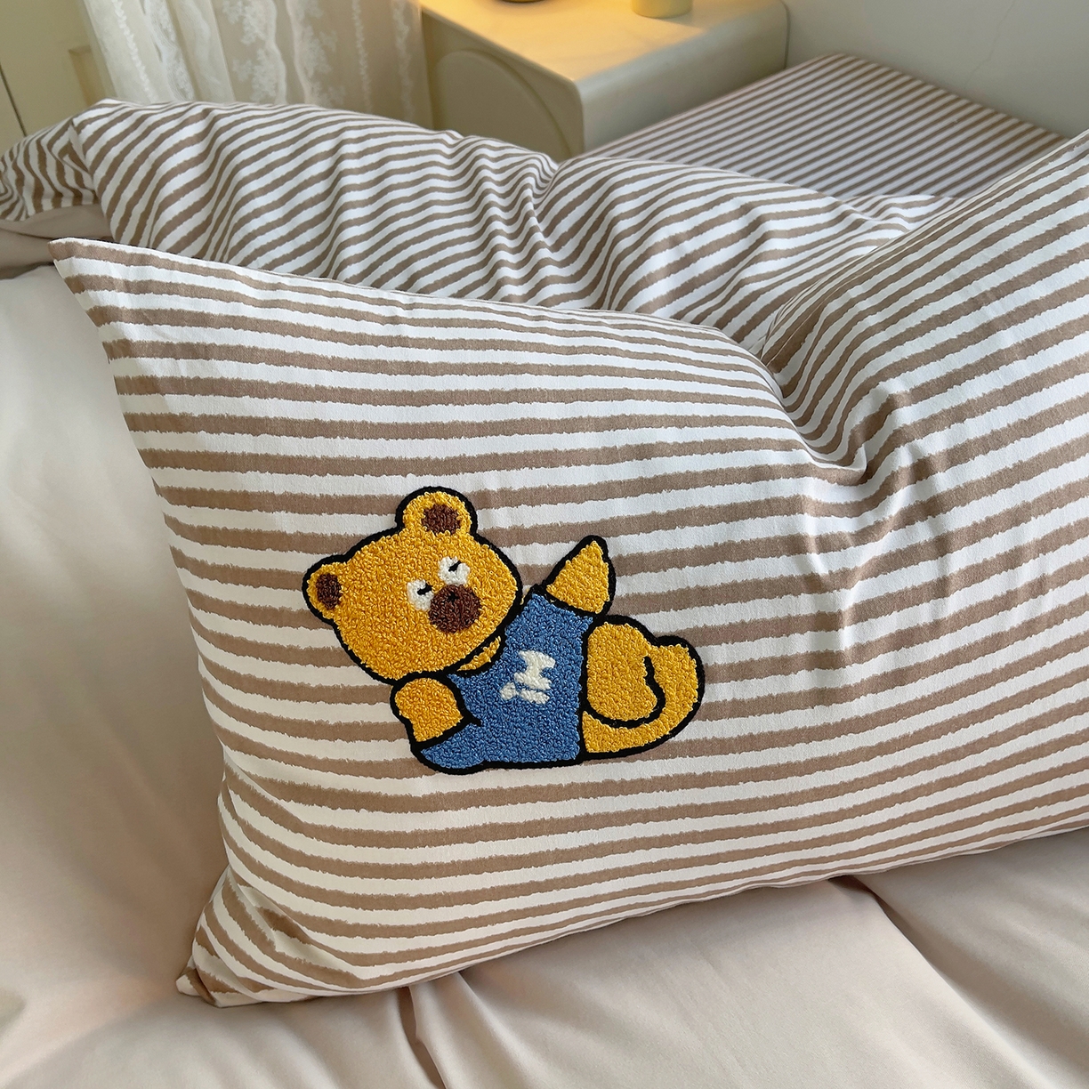 91家纺网 家纺一手货源 找家纺 炫拼家纺 2025新款全棉磨毛卡通毛巾绣加厚纯棉四件套-可梦系列 可梦-熊乐园