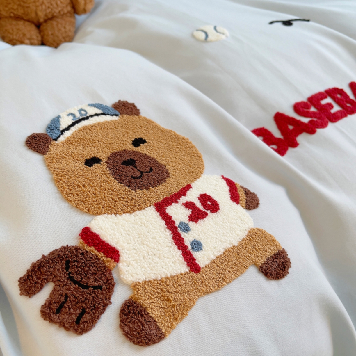 91家纺网 家纺一手货源 找家纺 炫拼家纺 2025新款全棉磨毛卡通毛巾绣加厚纯棉四件套-可梦系列 可梦-棒球卡皮