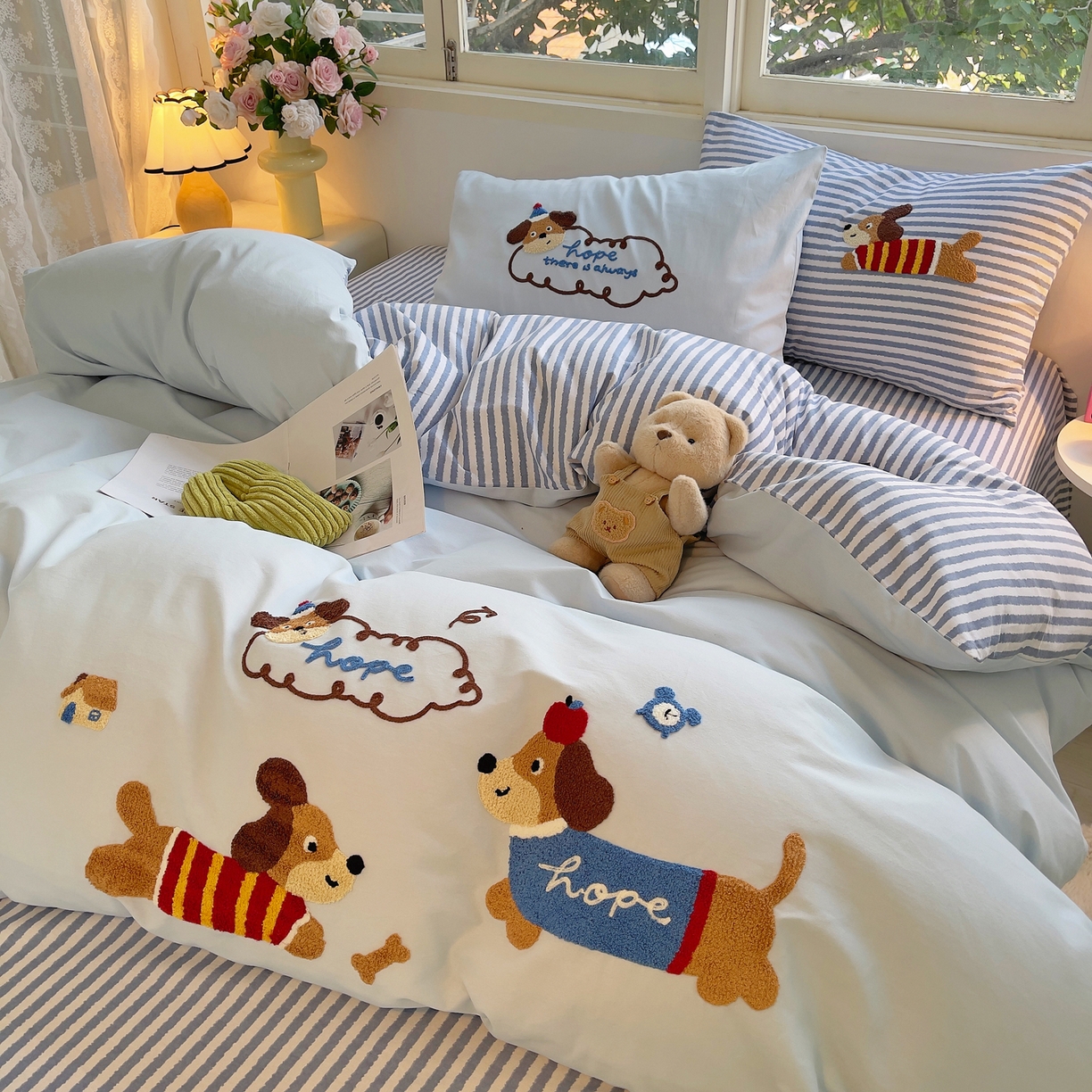 91家纺网 家纺一手货源 找家纺 炫拼家纺 2025新款全棉磨毛卡通毛巾绣加厚纯棉四件套-可梦系列 可梦-腊肠狗米多