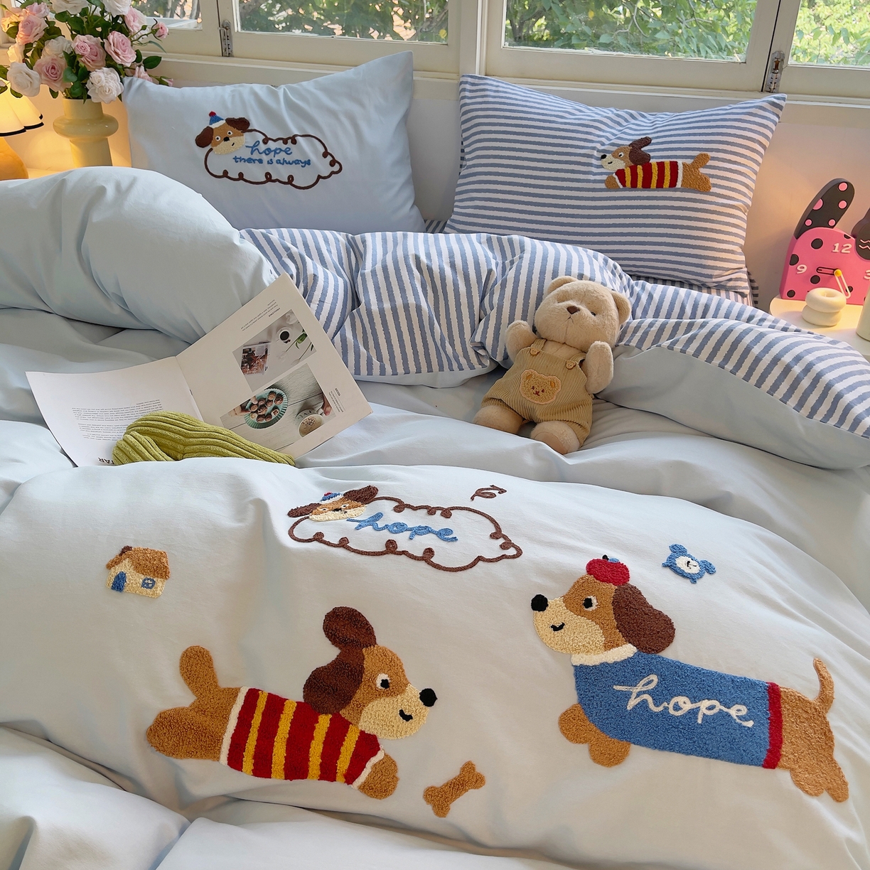 91家纺网 家纺一手货源 找家纺 炫拼家纺 2025新款全棉磨毛卡通毛巾绣加厚纯棉四件套-可梦系列 可梦-腊肠狗米多