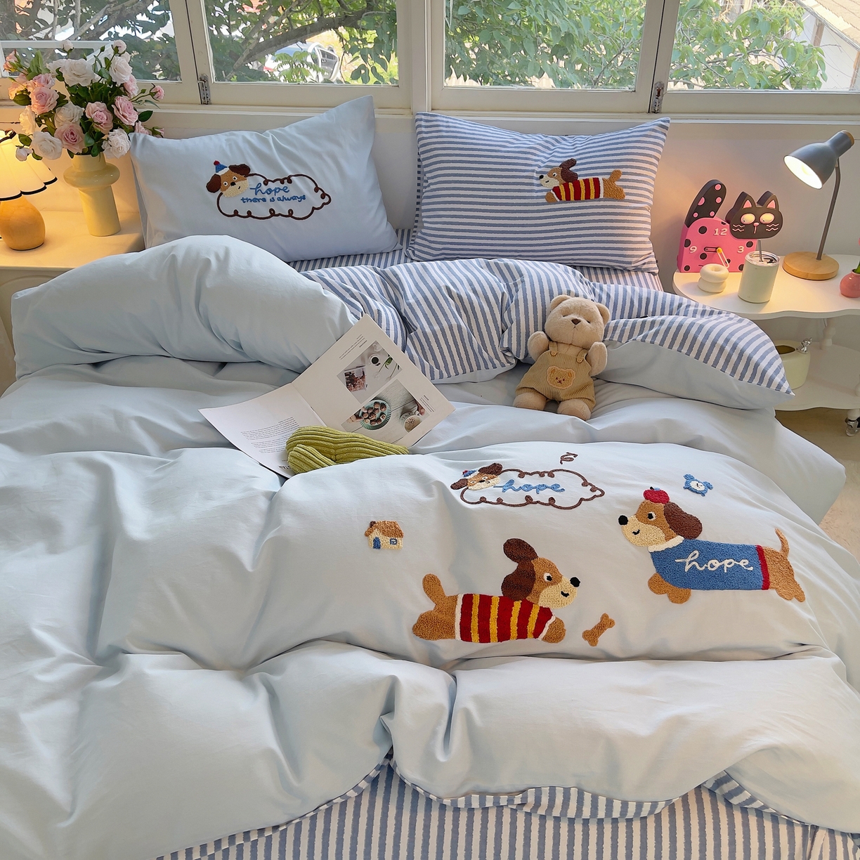 91家纺网 家纺一手货源 找家纺 炫拼家纺 2025新款全棉磨毛卡通毛巾绣加厚纯棉四件套-可梦系列 可梦-腊肠狗米多