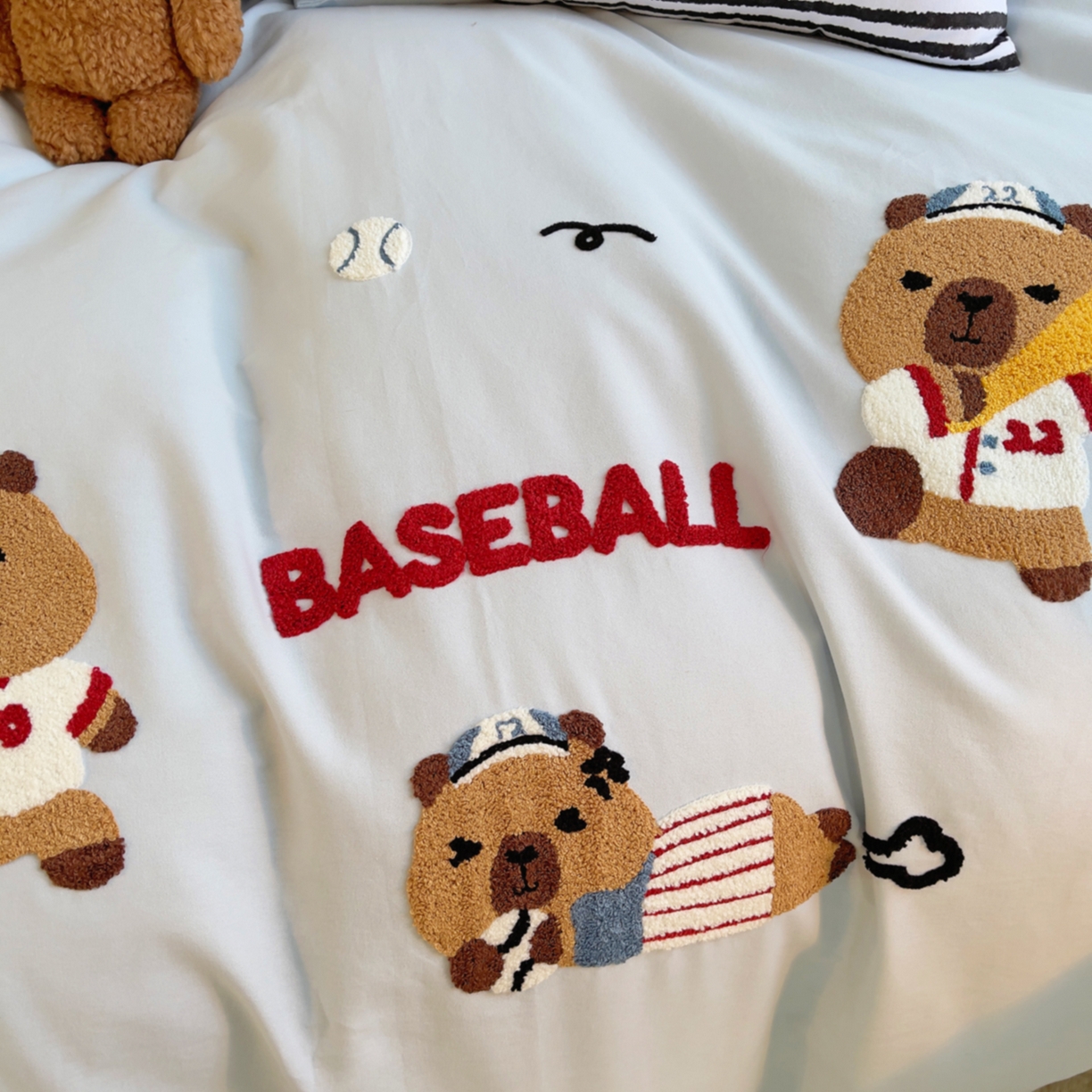 91家纺网 家纺一手货源 找家纺 炫拼家纺 2025新款全棉磨毛卡通毛巾绣加厚纯棉四件套-可梦系列 可梦-棒球卡皮