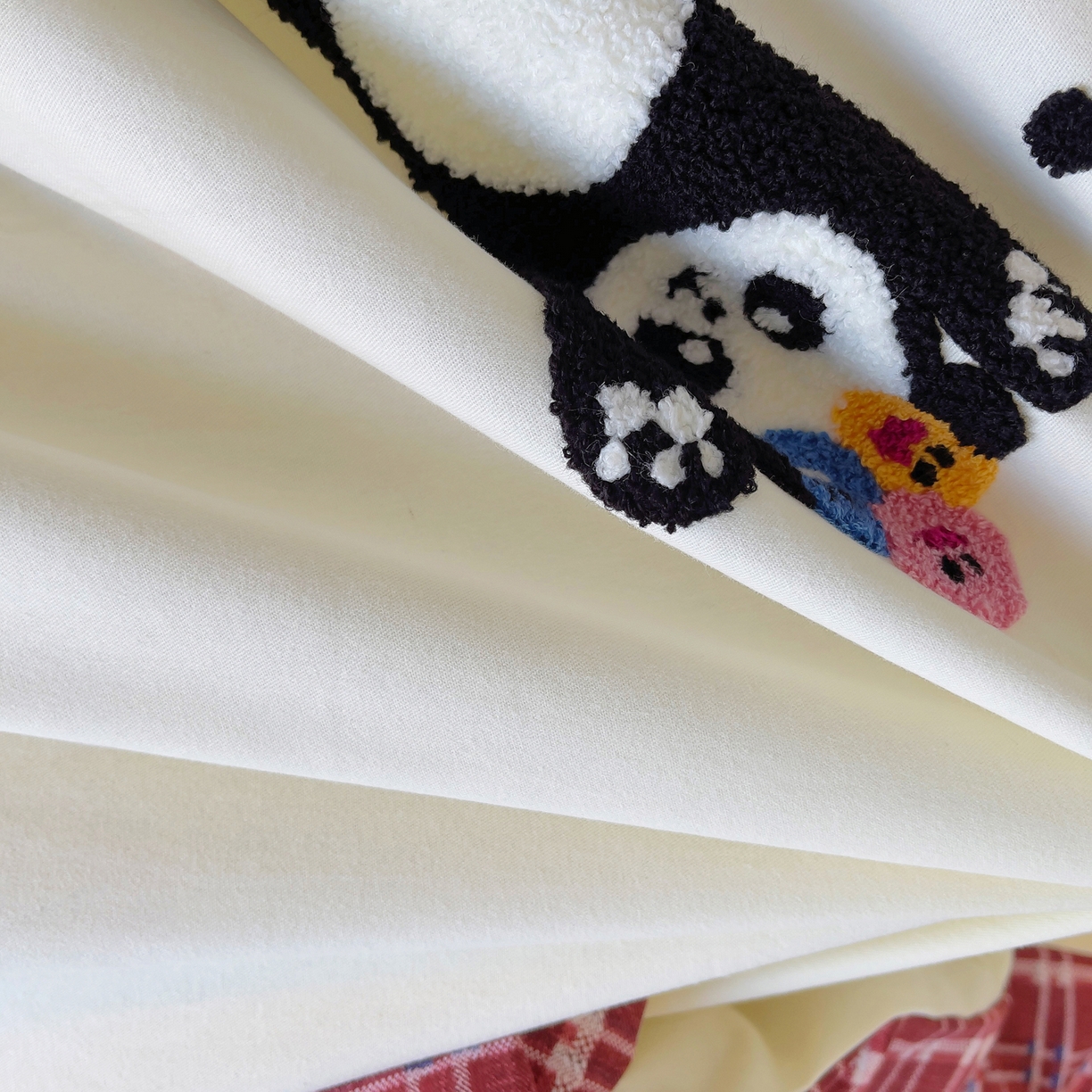 91家纺网 家纺一手货源 找家纺 炫拼家纺 2025新款全棉磨毛卡通毛巾绣加厚纯棉四件套-可梦系列 可梦-小伙伴