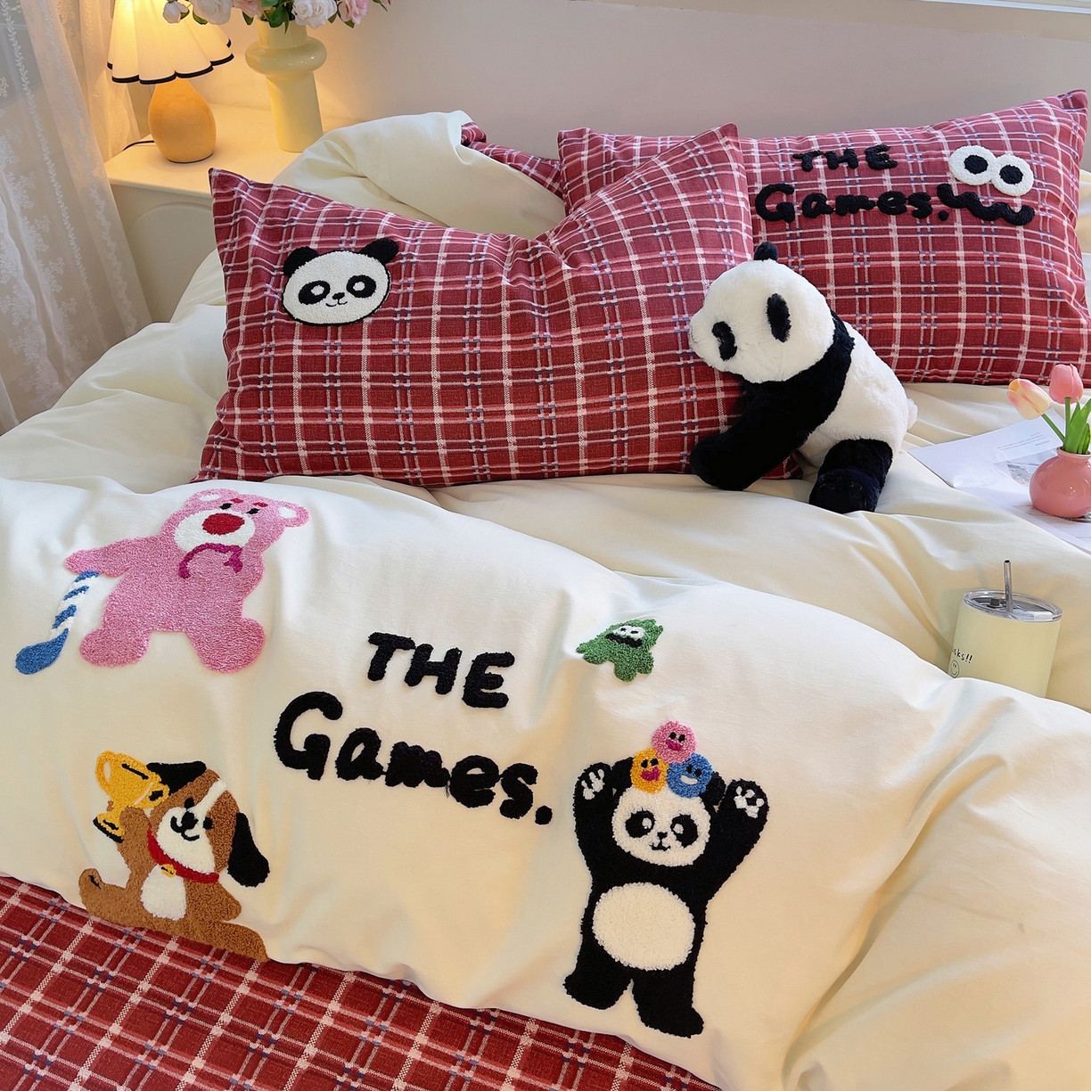 91家纺网 家纺一手货源 找家纺 炫拼家纺 2025新款全棉磨毛卡通毛巾绣加厚纯棉四件套-可梦系列 可梦-小伙伴