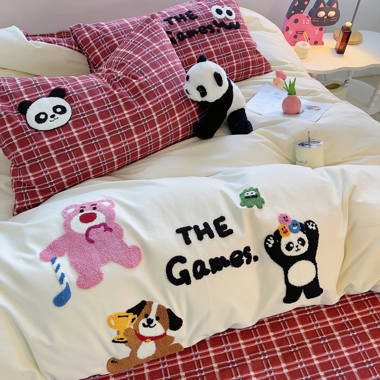 91家纺网 家纺一手货源 找家纺 炫拼家纺 2025新款全棉磨毛卡通毛巾绣加厚纯棉四件套-可梦系列 可梦-小伙伴