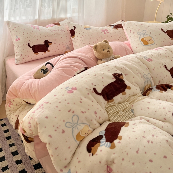 91家纺网 家纺一手货源 找家纺 如一 2025新款A类高克重印花牛奶绒四件套 俏皮狗