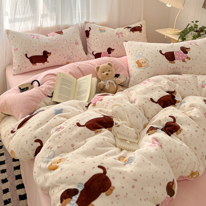 91家纺网 家纺一手货源 找家纺 如一 2025新款A类高克重印花牛奶绒四件套 俏皮狗