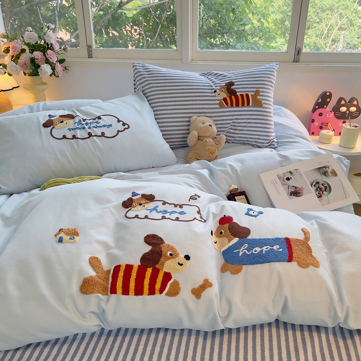 91家纺网 家纺一手货源 找家纺 炫拼家纺 2025新款全棉磨毛卡通毛巾绣加厚纯棉四件套-可梦系列 可梦-腊肠狗米多