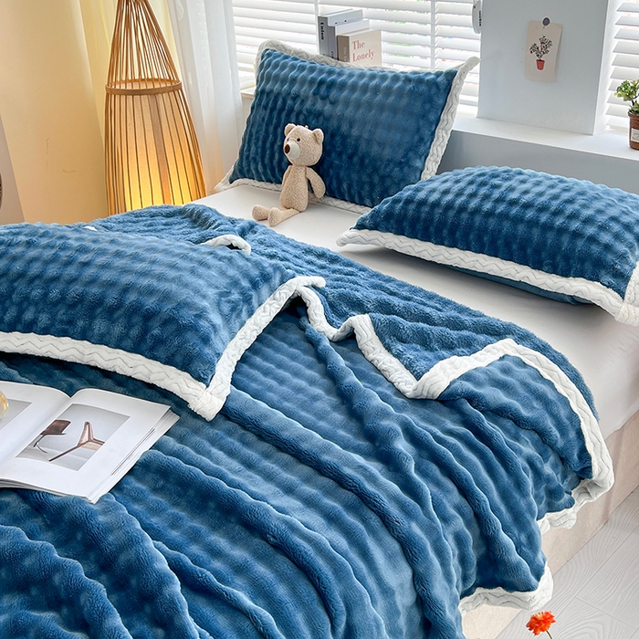 91家纺网 家纺一手货源 找家纺 栩裕纺织 2025新款简约仿兔毛泡泡绒毛毯系列-包边款 孔雀蓝