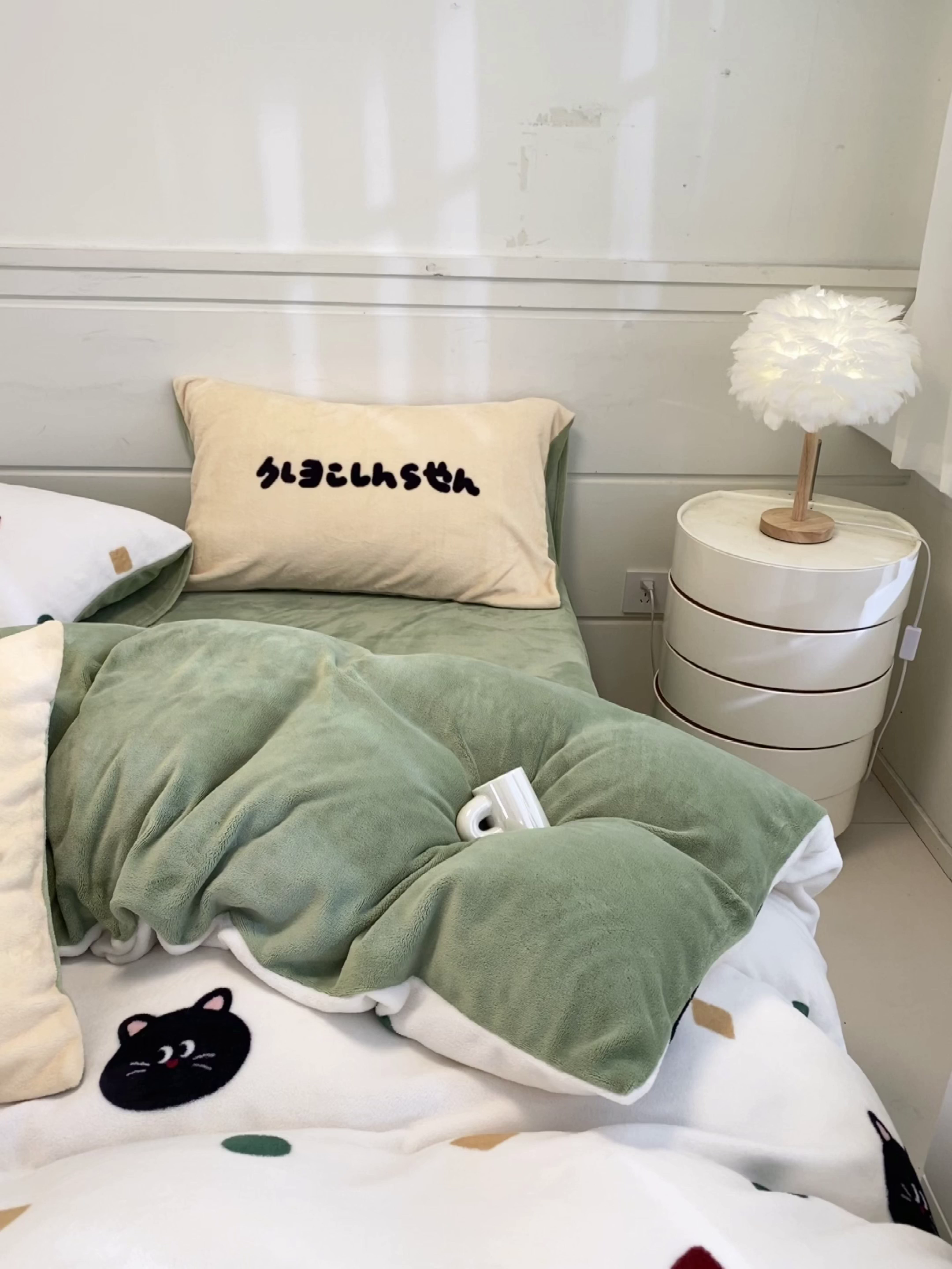 91家纺网 家纺一手货源 找家纺 如一 2025新款A类高克重印花牛奶绒四件套 色彩猫