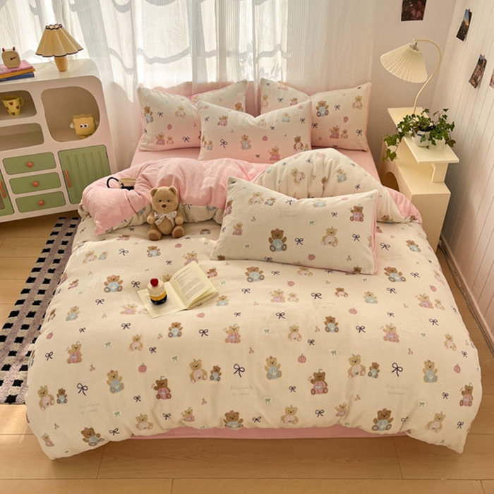 91家纺网 家纺一手货源 找家纺 如一 2025新款A类高克重印花牛奶绒四件套 小熊仔