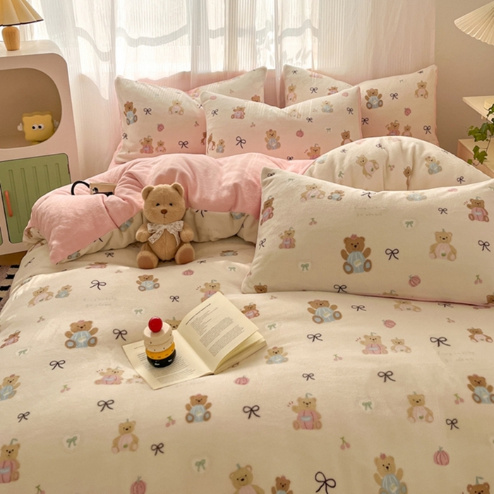 91家纺网 家纺一手货源 找家纺 如一 2025新款A类高克重印花牛奶绒四件套 小熊仔