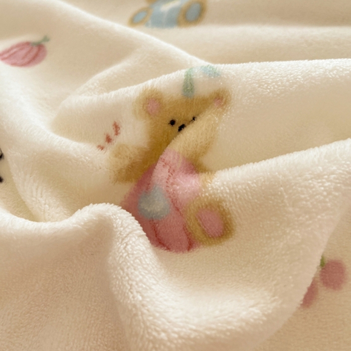 91家纺网 家纺一手货源 找家纺 如一 2025新款A类高克重印花牛奶绒四件套 小熊仔