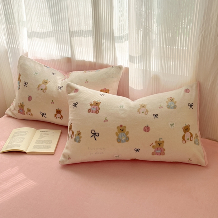 91家纺网 家纺一手货源 找家纺 如一 2025新款A类高克重印花牛奶绒四件套 小熊仔