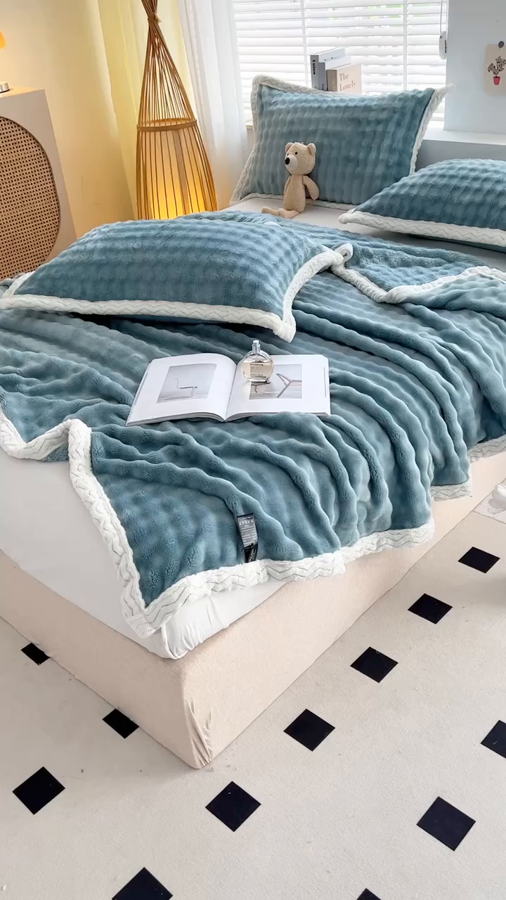 91家纺网 家纺一手货源 找家纺 栩裕纺织 2025新款简约仿兔毛泡泡绒毛毯系列-包边款 天空蓝