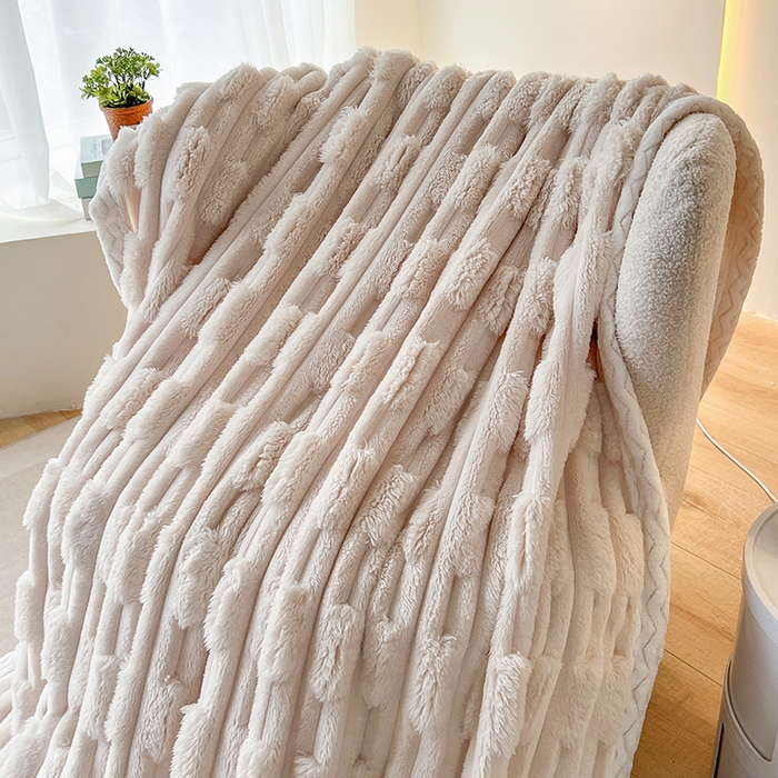 91家纺网 家纺一手货源 找家纺 栩裕纺织 2025新款仿裘皮兔绒毛毯竹节绒包边款 米杏