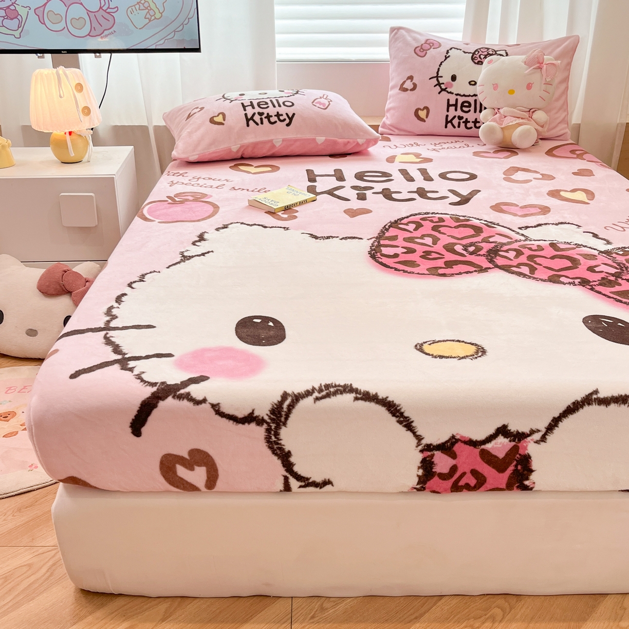 91家纺网 家纺一手货源 找家纺 暮思家居 2025新款正版授权三丽鸥大版牛奶绒数码印花单品床笠单件床笠(带标价格） 绒A版-豹纹KT猫