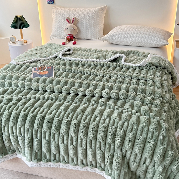 91家纺网 家纺一手货源 找家纺 栩裕纺织 2025新款仿裘皮兔绒毛毯竹节绒包边款 抹茶绿