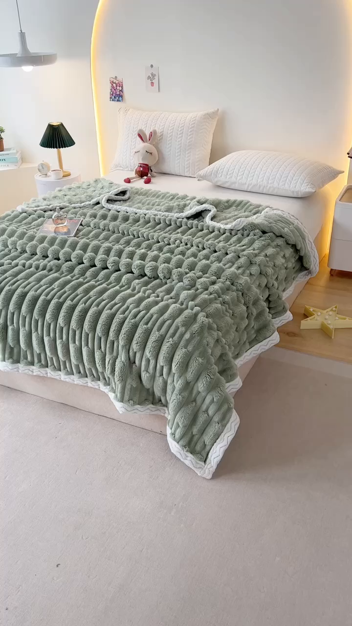 91家纺网 家纺一手货源 找家纺 栩裕纺织 2025新款仿裘皮兔绒毛毯竹节绒包边款 抹茶绿