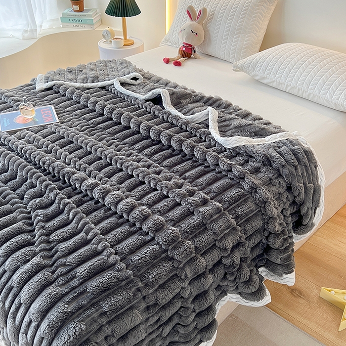 91家纺网 家纺一手货源 找家纺 栩裕纺织 2025新款仿裘皮兔绒毛毯竹节绒包边款 深灰