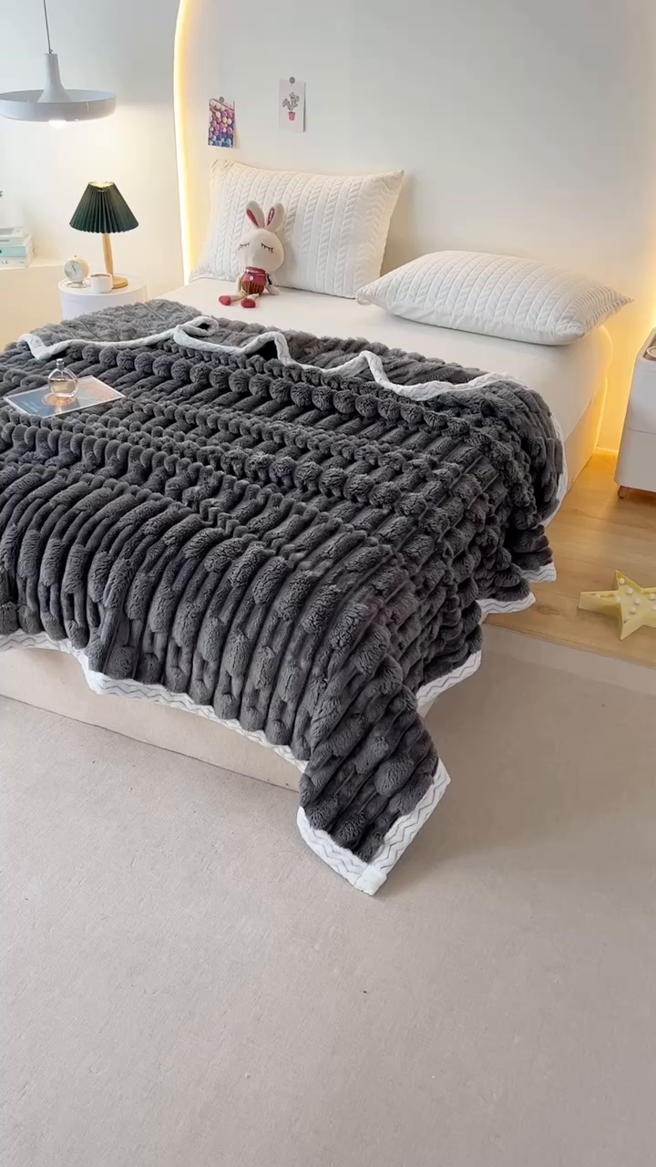 91家纺网 家纺一手货源 找家纺 栩裕纺织 2025新款仿裘皮兔绒毛毯竹节绒包边款 深灰