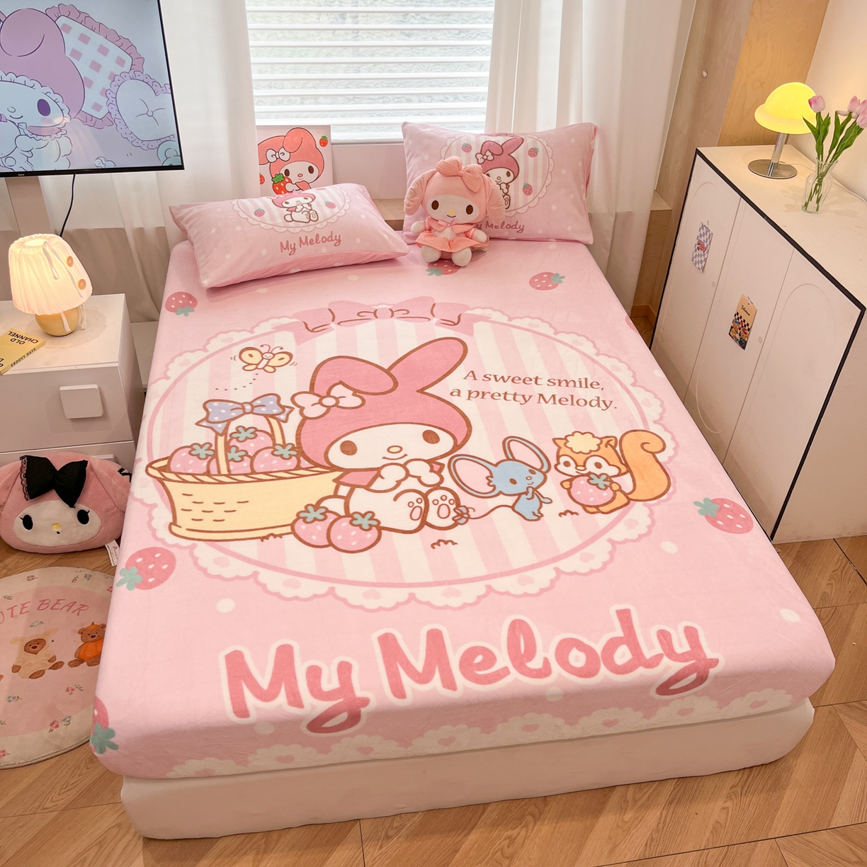 91家纺网 家纺一手货源 找家纺 暮思家居 2025新款正版授权三丽鸥大版牛奶绒数码印花单品床笠单件床笠(带标价格） 绒A版-草莓美乐蒂