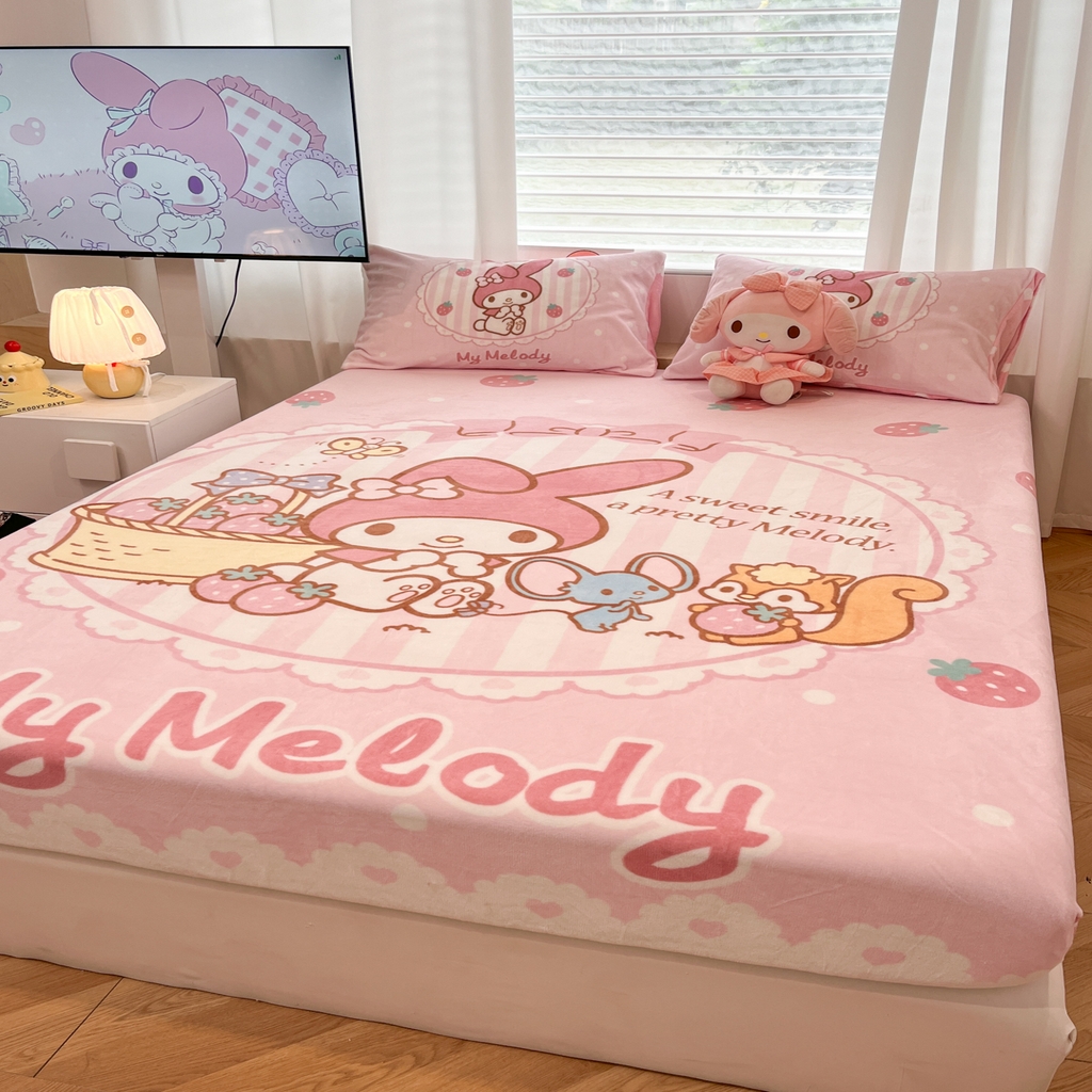 91家纺网 家纺一手货源 找家纺 暮思家居 2025新款正版授权三丽鸥大版牛奶绒数码印花单品床笠单件床笠(带标价格） 绒A版-草莓美乐蒂